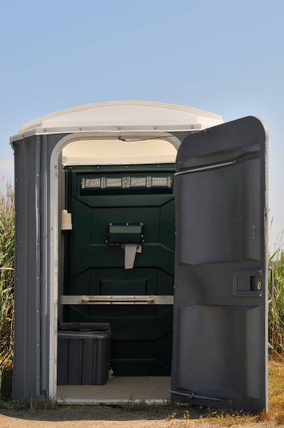 Porta potty delivery and setup in Artesia, CA